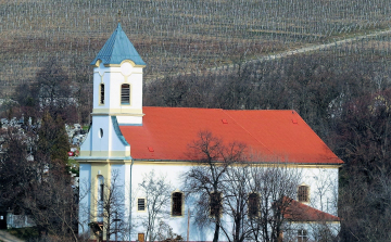 Novemberben kétszer is Kesztölcről szól a déli harangszó