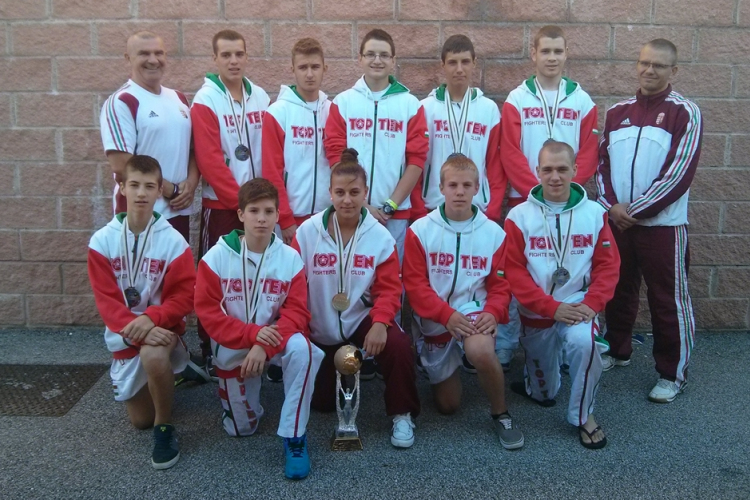 Világbajnoki cím és összesen nyolc érem – vb-n remekeltek az esztergomi kick-boxosok