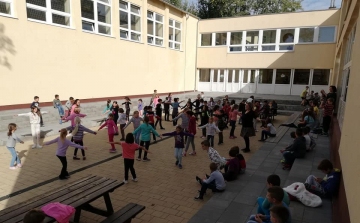 A Népi Játék Napját ünnepelték a Babits iskolások – VIDEÓK - FOTÓK
