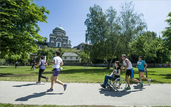 Képeken az esztergomi SM Világnap - FOTÓK