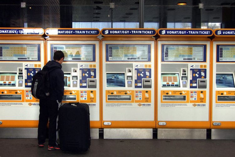 Januártól új jegykiadó automatákat telepít a MÁV a Budapest-Esztergom vonalon