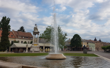 Újra csobognak Esztergom szökőkútjai - FOTÓK