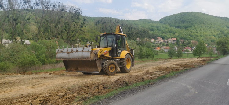 Enyhülni látszik Pilisszentléleken a hétvégi tömegturizmus miatti parkolási gond