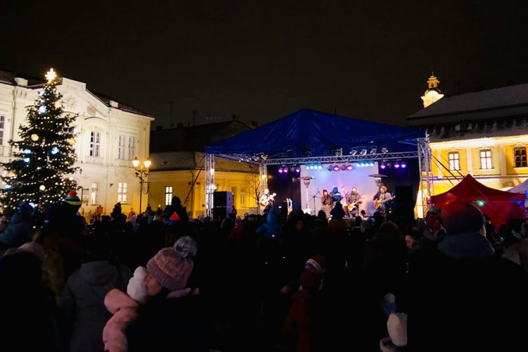 Több száz gyermek várta a Mikulást a Széchenyi téren