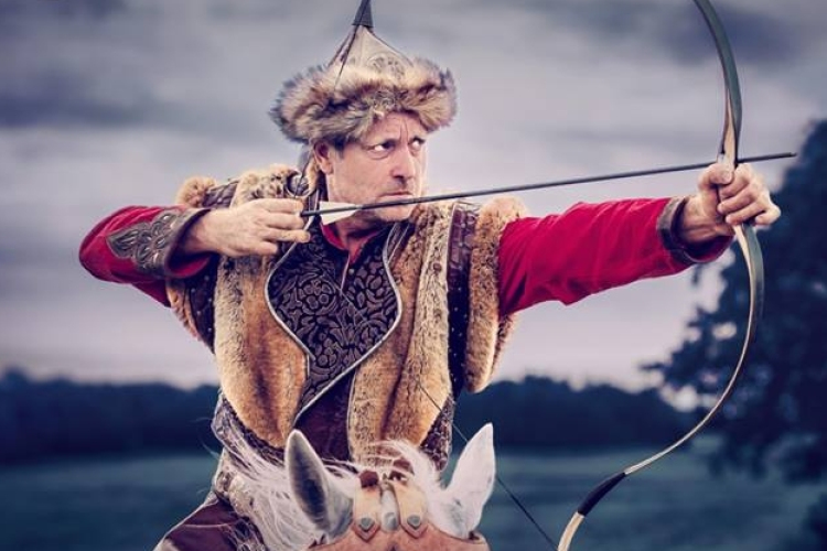 Lovasíjász film és közönségtalálkozó a főtéren