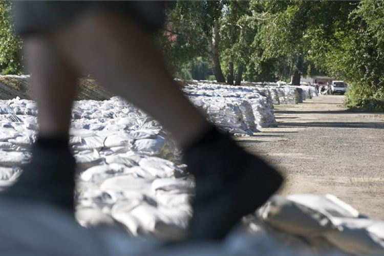 Már csak gátőrzésre és szivattyúzásra van szükség