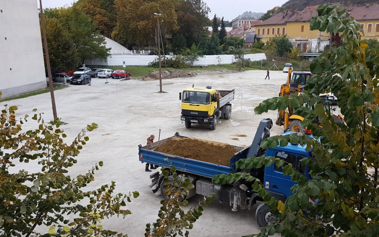 Elkezdődött a Bástya-parkoló felújítása