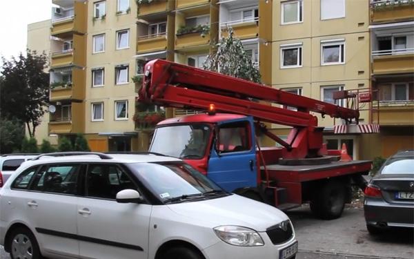 Fényőrség Esztergomban: így akadályozták az égők kiszerelését - VIDEÓ