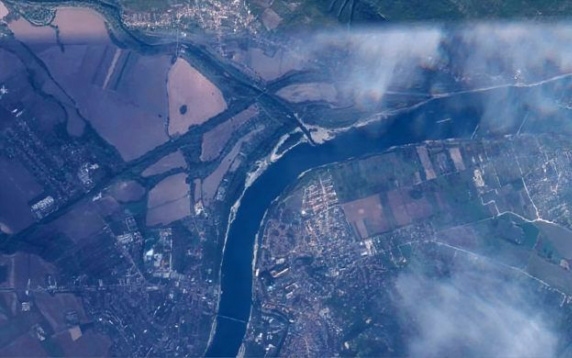 Az űrből is látszik, hogy milyen kicsi a Duna Esztergomnál