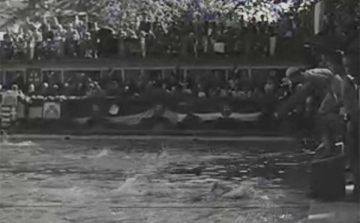 Micsoda esztergomi úszóverseny – 1943-ból - VIDEÓ