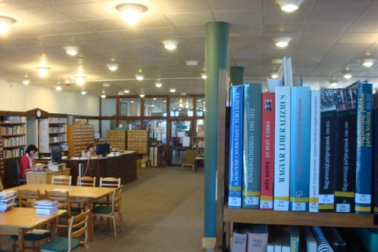 Beszélgetések, köztünk élnek, történelmi regény - Szeptember a könyvtárban