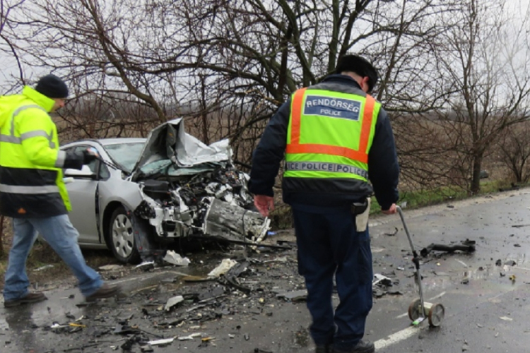 Újabb halálos baleset a térségben - három autó ütközött, sok a sérült
