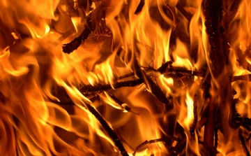 Háztűz Kesztölcön – 11 esethez vonultak a tűzoltók