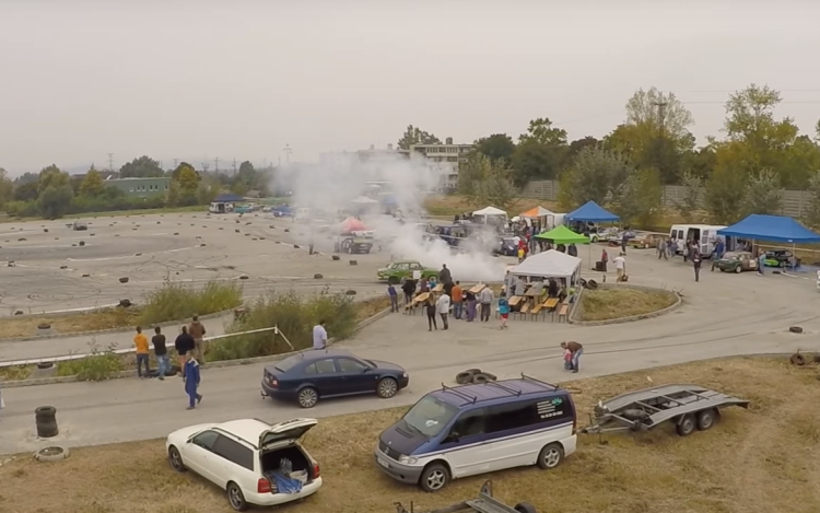 Gumifüstölés, versenyautók és jótékonyság - LÉGI VIDEÓ