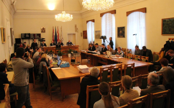 Idősügyi tanács, költségvetés, óvodák – Napirenden volt Esztergom