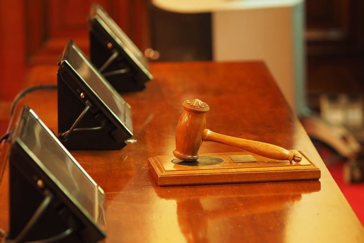 Csatornába öntött olaj miatt ítéltek el egy férfit