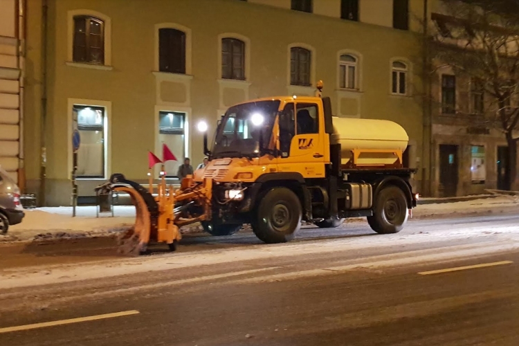 Fennakadásokat okozhat a hó a közlekedésben Esztergomban is