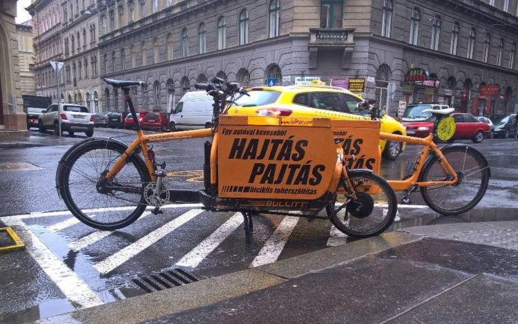 Főpolgármesteri Hivatal: aláírták a Budapesti Kerékpáros Futárok Közlekedésbiztonsági Chartáját