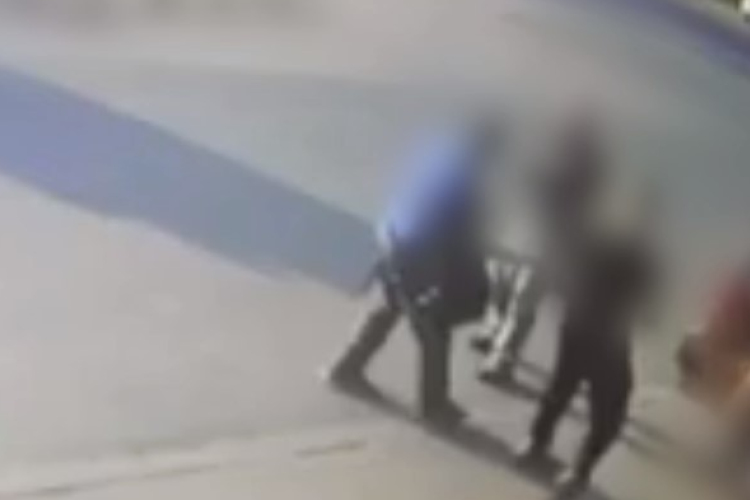 Verekedés a parkolóban - videóval