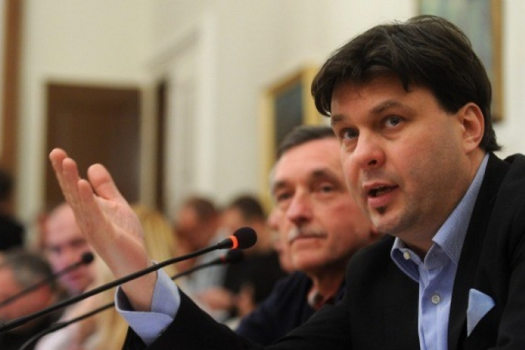 Hűtlen kezelés miatt bíróság elé áll Meggyes Tamás korábbi polgármester