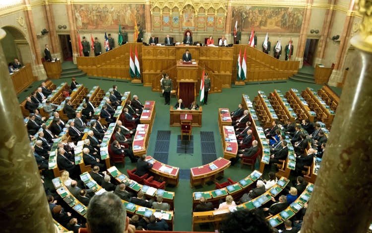 Folytatódik a Parlamentben a költségvetésről szóló vita