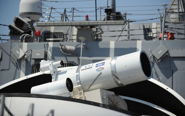 Lézerfegyvereket állít rendszerbe az amerikai haditengerészet