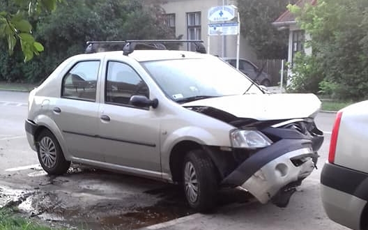 Parkoló kocsikat tört össze egy autós Esztergomban