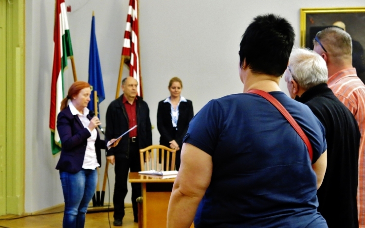 Esküt tettek az EU választások szavazatszámlálói Esztergomban