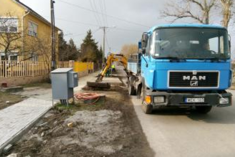 Újabb lépés az esztergomi járdafelújítási programmal