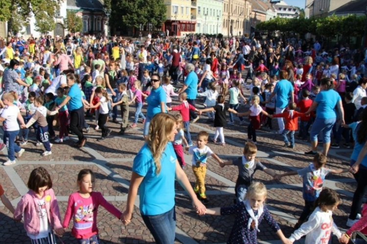 Óvodásoké lesz a főtér a Zene Világnapján!