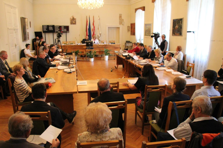 Könyvtár a Bástyában, óvodák, napközi, kertvárosi közlekedés – Napirenden Esztergom