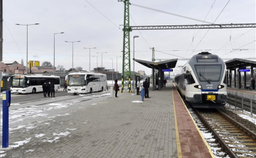 Átadták az új buszpályaudvart Dorogon