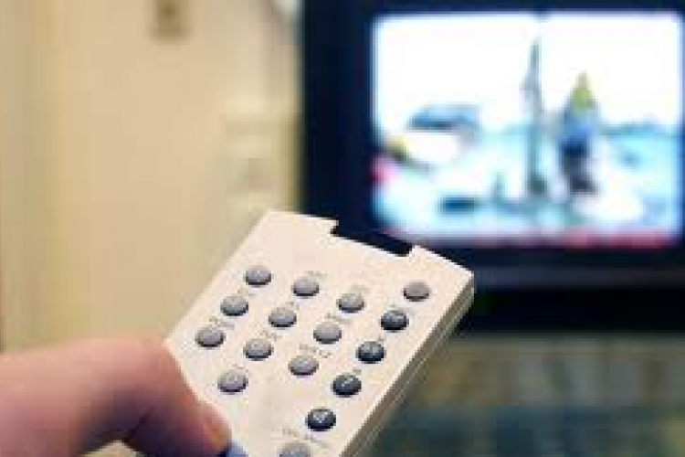 Ellenőrzi a set-top-boxokat és a tévéket a fogyasztóvédelem és a médiahatóság