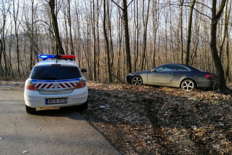 Bedrogozott autóst üldöztek a rendőrök Dobogókő felé