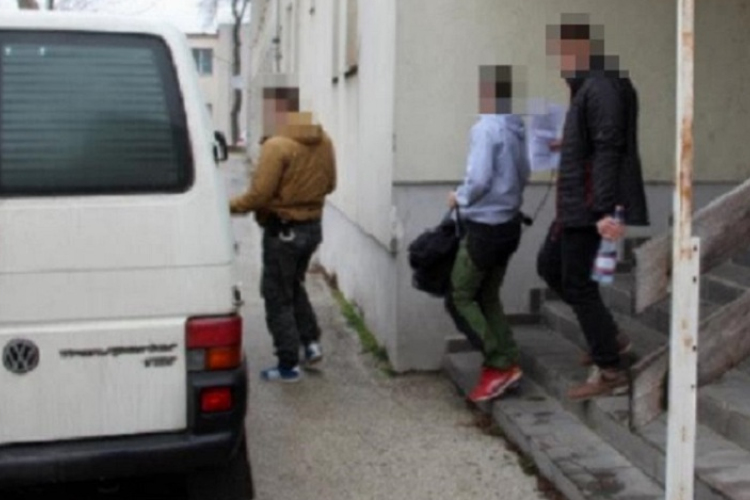 Sorra törte fel a környék házait – Elfogták az esztergomi férfit - VIDEÓVAL