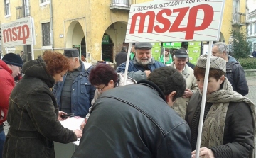 Vadai Ágnes is gyűjtötte Esztergomban a támogatói aláírásokat