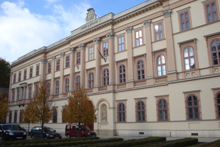 Felavatták az esztergomi Európa Intézetet