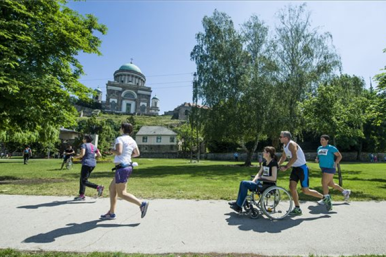 Képeken az esztergomi SM Világnap - FOTÓK