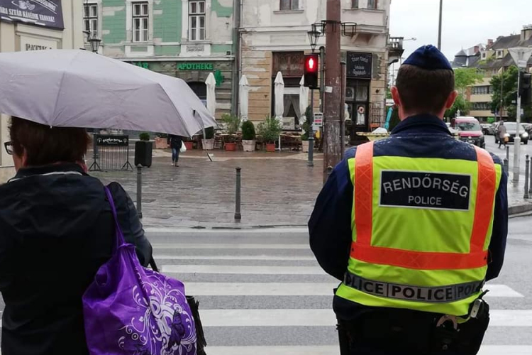Árgus szemekkel figyelik a zebrákat az esztergomi rendőrök