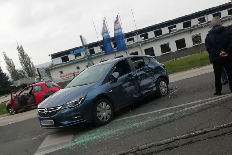 Baleset történt a Kesztölci úton