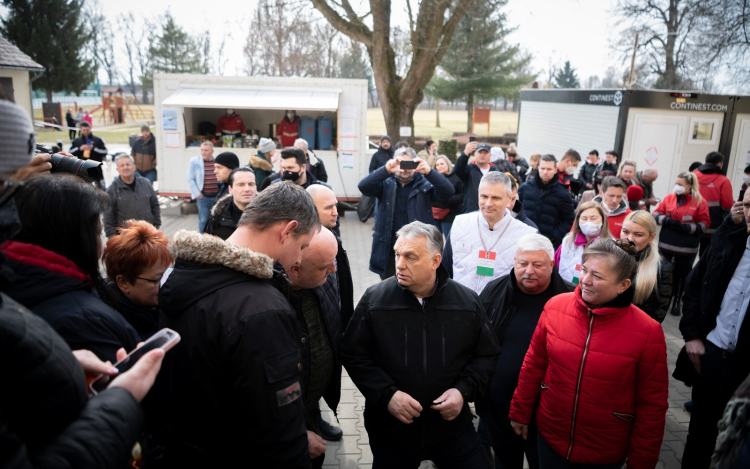 Orbán: ember ellátatlanul nem marad