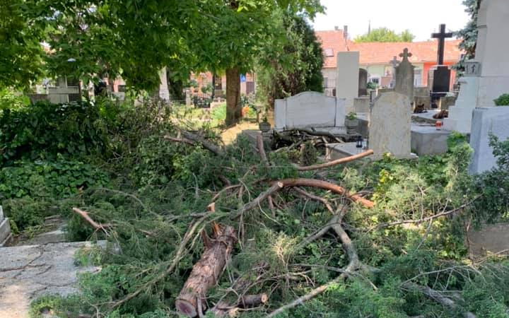 Továbbra is marad a temetői látogatási tilalom