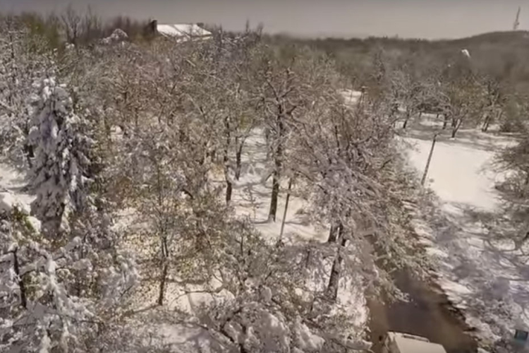 Így néz ki most Dobogókő a majd félméteres hóban - LÉGI VIDEÓ