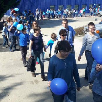 Kékbe öltözött a Montágh iskola 