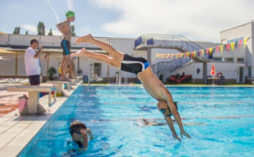 Új-Hullám úszó- és sportprogram az új tanévben