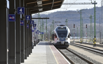 Nagyobb és egyenletesebb lesz a vonatkínálat az esztergomi vonalon