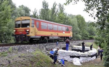 Se vonat, se pótlóbuszok Esztergomtól Süttőig