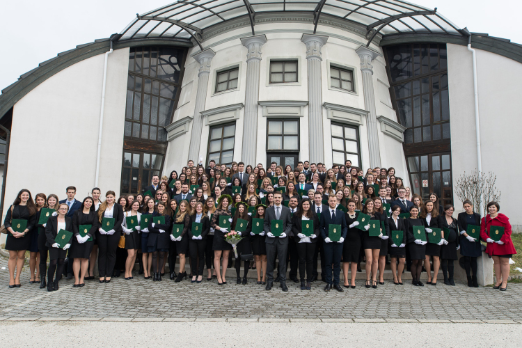 Idén is többen kitüntetéssel diplomáztak a Pázmány egyetemen