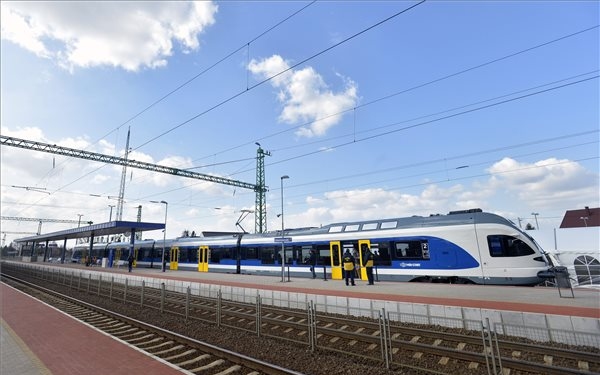 Több új vonat is szolgálatba állhat az esztergomi vonalon uniós támogatással