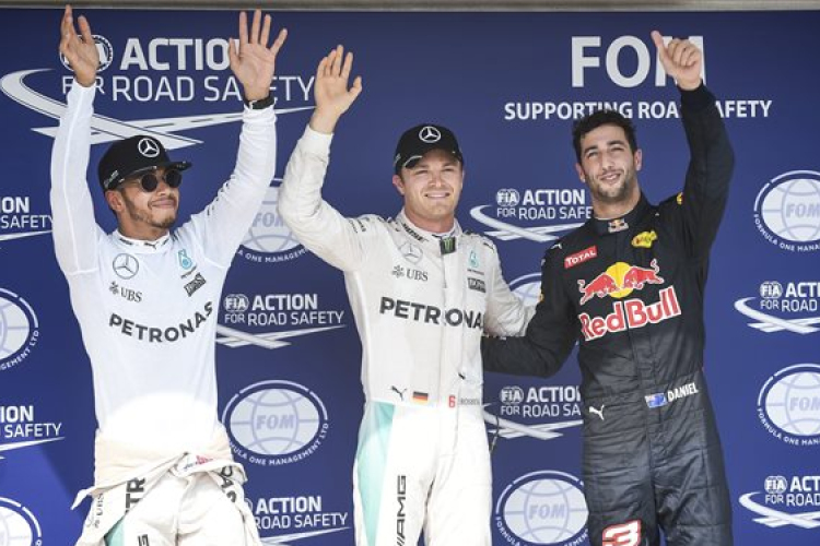 Fotókon a Magyar Nagydíj szombati napja - Hamilton még motorozott is